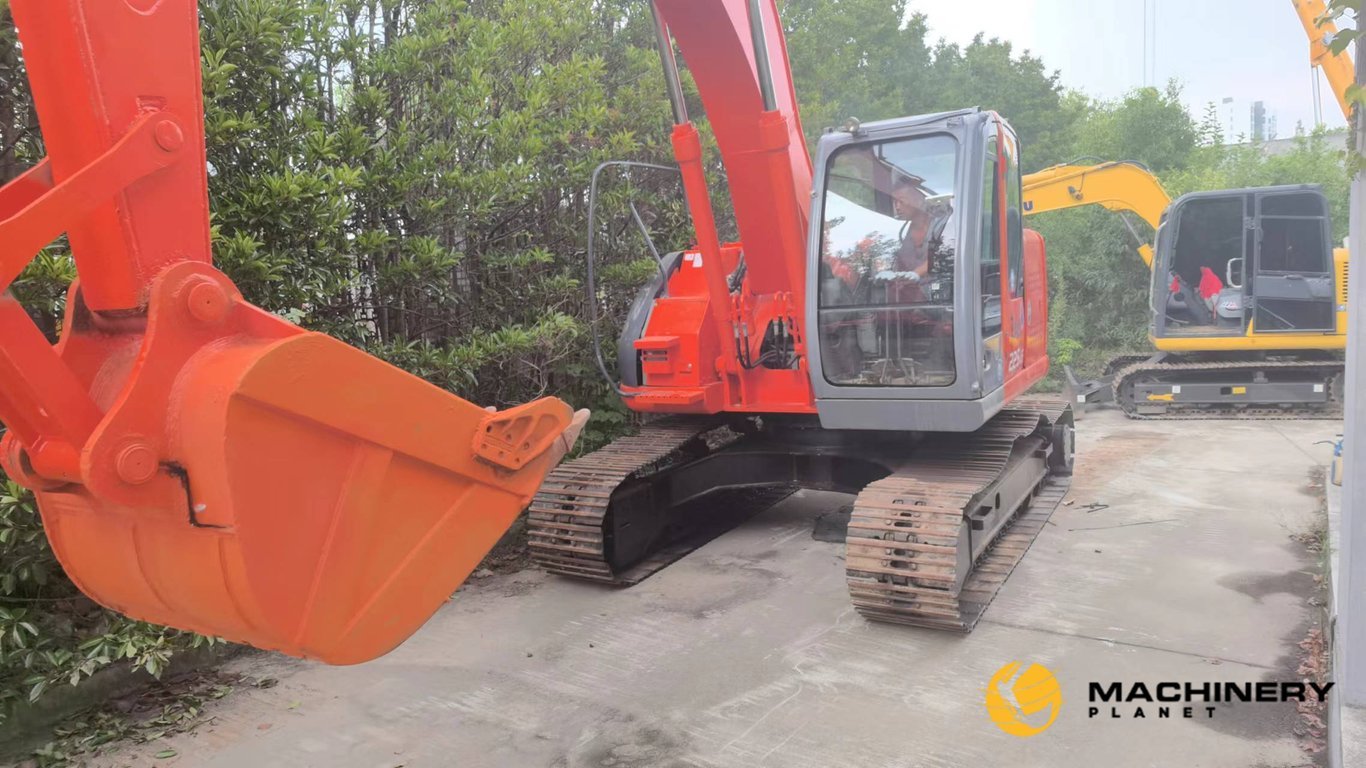 Hitachi ZX225US Crawler Excavator Original For Sale ZX225US 2019 1 Crawler Excavators image 4