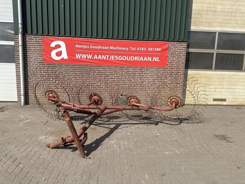 4 bords gedragen acrobaat - Gebruikt 12686 4 bords gedragen acrobaat - Gebruikt 1