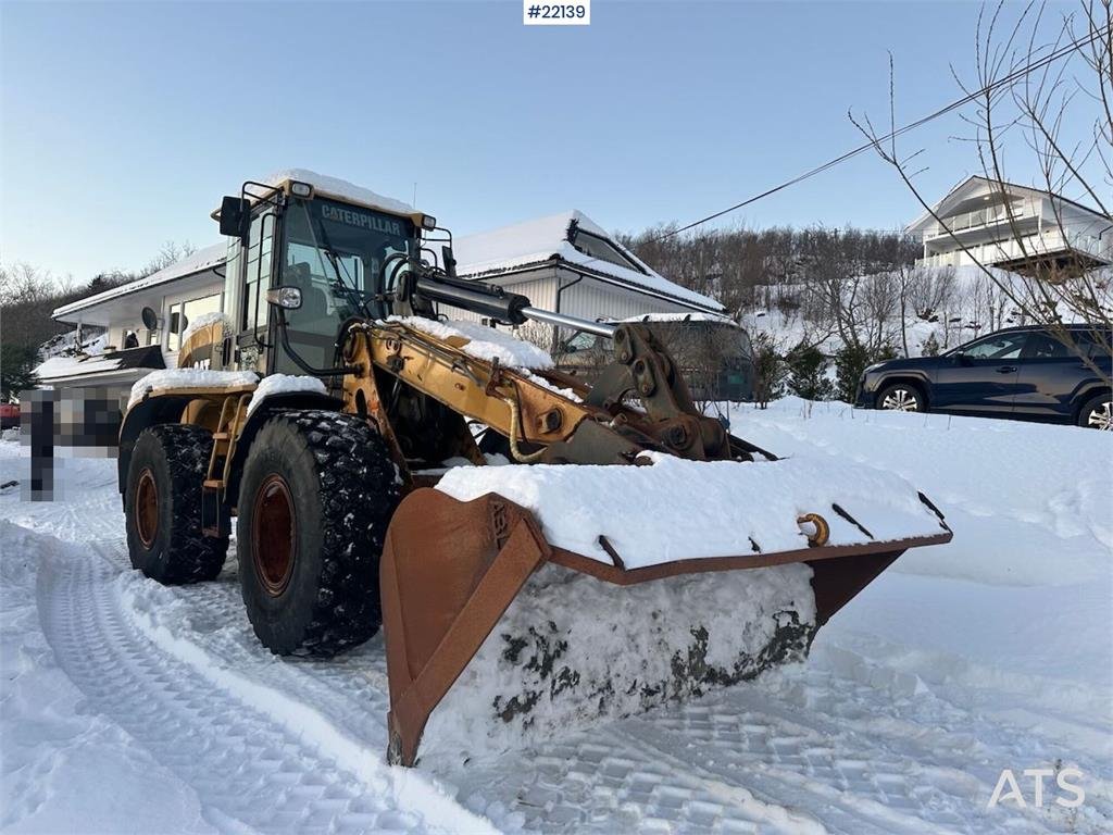 CAT 930G w/ bucket, pallet forks and scale. See hours! 2005 22139 930G w/ bucket, pallet forks and scale. See hours! 2005 ...