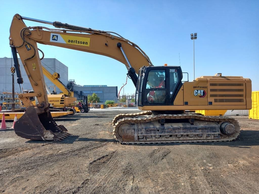 CAT 350 (Abu Dhabi) 2022 ETR-1094 350 (Abu Dhabi) 2022 1 Crawler Excavators
