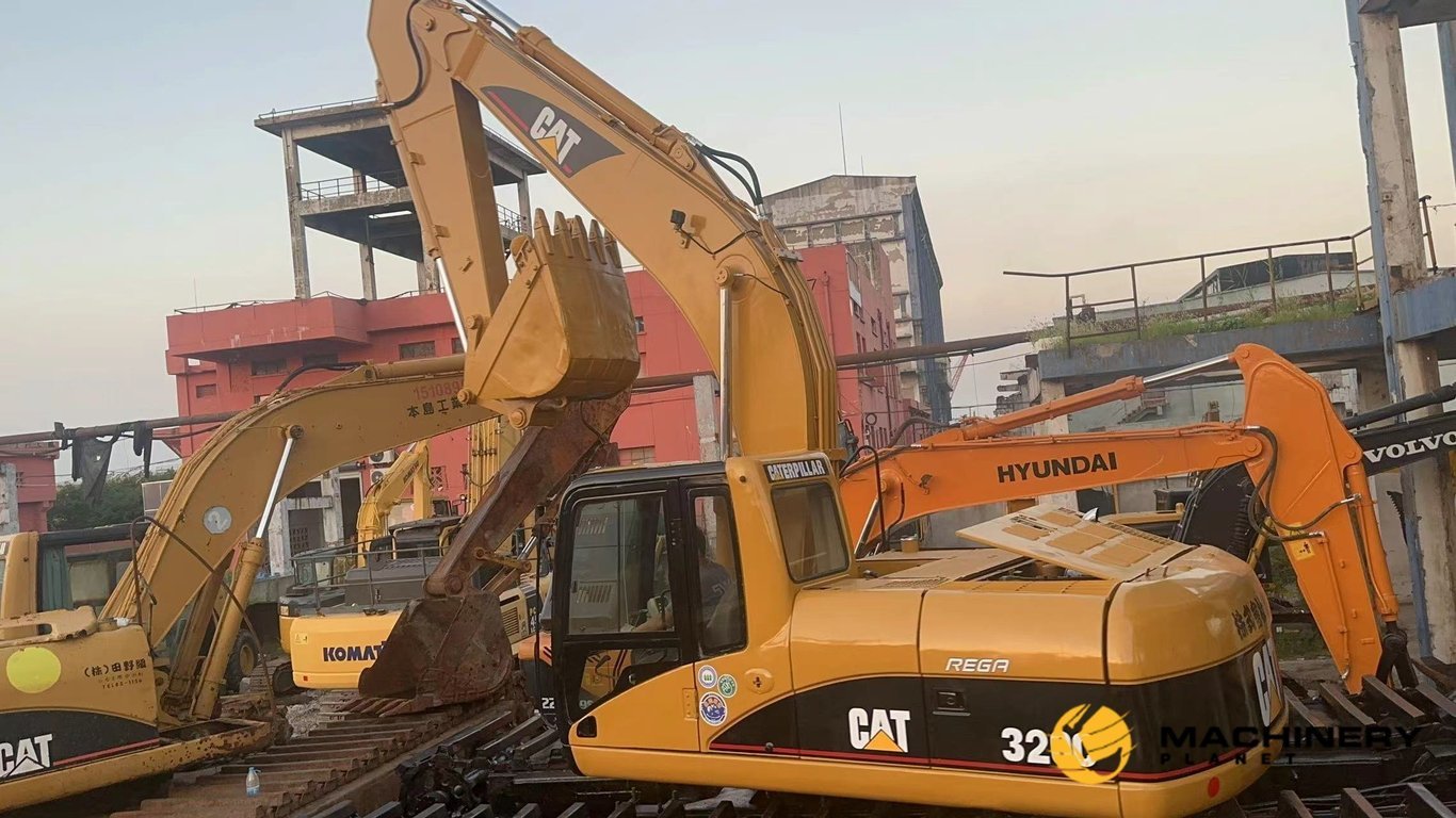 Second Hand Caterpillar 320C Amphibious Excavator 320C 2018 1 Crawler Excavators image 4