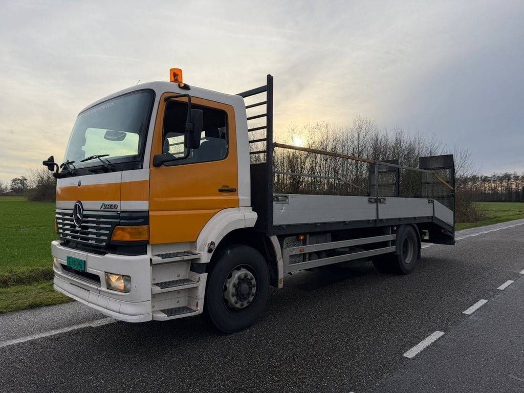 Machine transporter Marcedes-Benz Atego 1823L 4x2 Diesel 1999 1999 Atego 1823L 1999 1