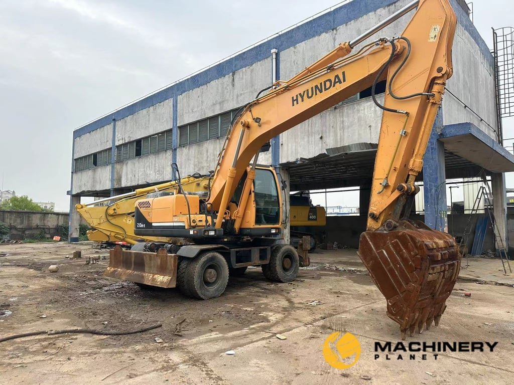 HYUNDAI R210W Wheel Excavator Original Good Condition R210W 2018 1 Wheeled Excavators image 3