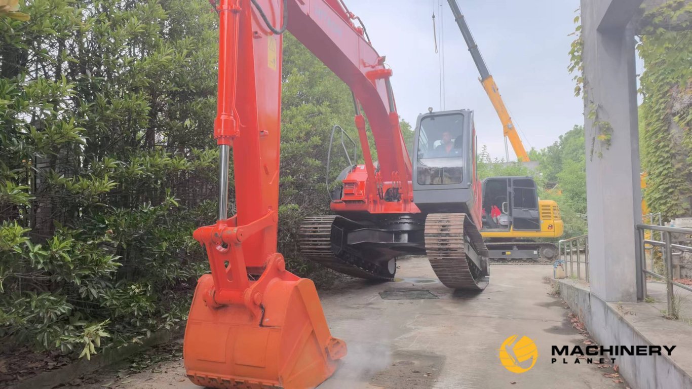 Hitachi ZX225US Crawler Excavator Original For Sale ZX225US 2019 1 Crawler Excavators image 3