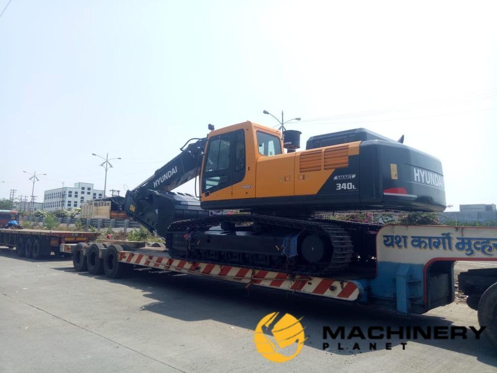 Hyundai R340L Crawler Excavator - 2024 - New/Unused R340L 2024 2 Crawler Excavators image 5