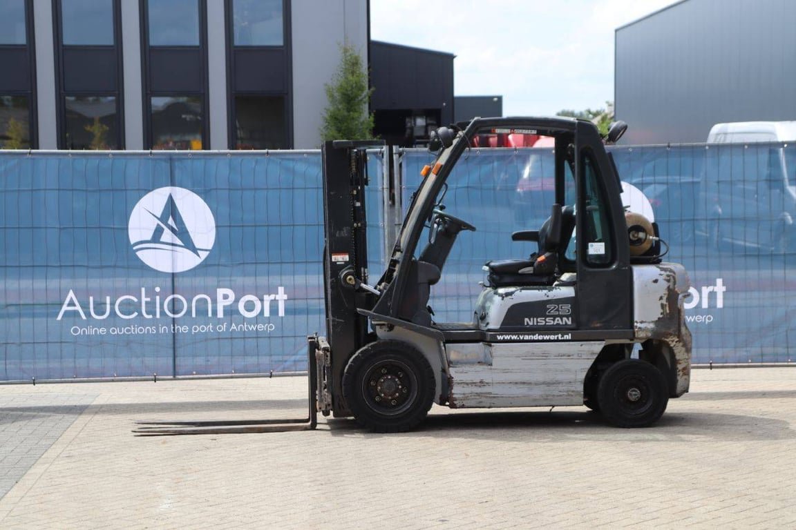 Forklift Nissan UD02A25PQ LPG 2500kg 4.3m 2006 2006 UD02A25PQ 2006 1 Forklift