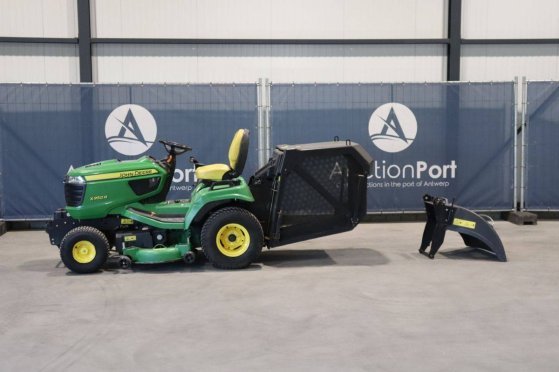 John Deere X950R Diesel Ride-on Mower 2014 John Deere X950R 2014 2