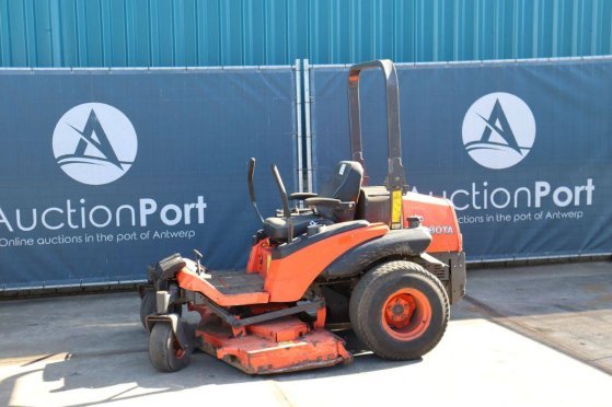 Kubota ZD326 Diesel Ride-on Mower ZD326 2