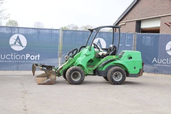 Articulated loader Avant M745 Diesel 36kW 2015 M745 2015 2 Wheel Loaders