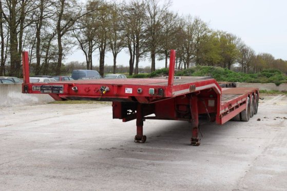 Semi-Low Loader Nooteboom MCO-48-03-V 1991 Nooteboom MCO-48-03-V 1991 2 Lowloader semi-trailers