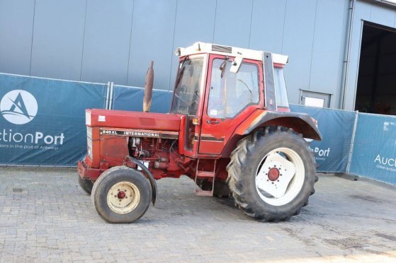 Tractor International 845 XL Diesel 60kW 1982 (Margin) International 845 XL 1982 2