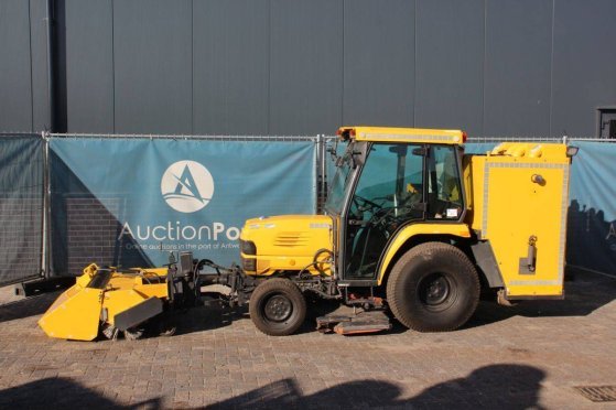 Mini tractor Kubota STV40 Diesel 2006 with sweeping brush Version STV40 2006 2