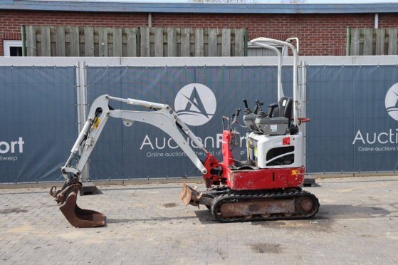 Mini excavator Takeuchi TB210R Diesel 8.8kW 2016 TB210R 2016 2