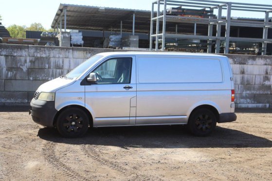 Volkswagen TRANSPORTER Diesel Van 131 hp 2005 Volkswagen Transporter 2005 2 Closed vans