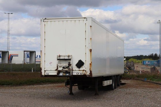 Closed Semi-Trailer Krone SD 41000kg 2010 9357 2010 2 Box semi-trailers