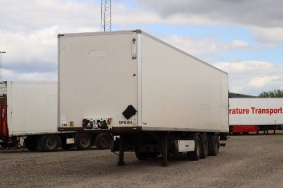 Closed Semi-Trailer Krone SD 39000kg 2011 9357 2011 2 Box semi-trailers