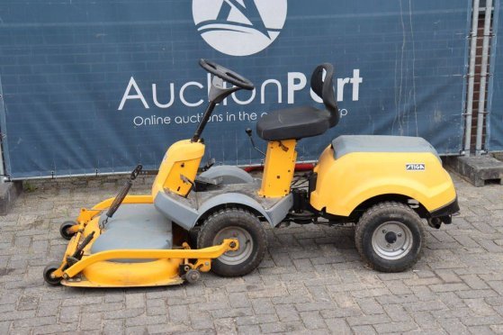 Stiga P901 Ride-on Mower Petrol 11.4kW 2004 Stiga P901 2004 2