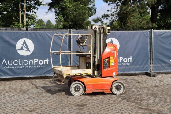 JLG Toucan 8E Electric Mast Lift 8.2m 2014 Toucan 8E 2014 2