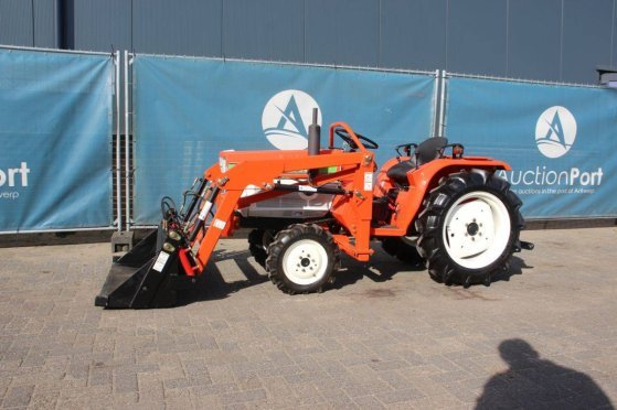 Kubota B1702 Diesel Mini Tractor 17hp with Front Loader New B1702 1