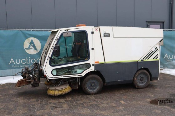 Tennant A60 Diesel Sweeper 2006 TENNANT A60 2008 2