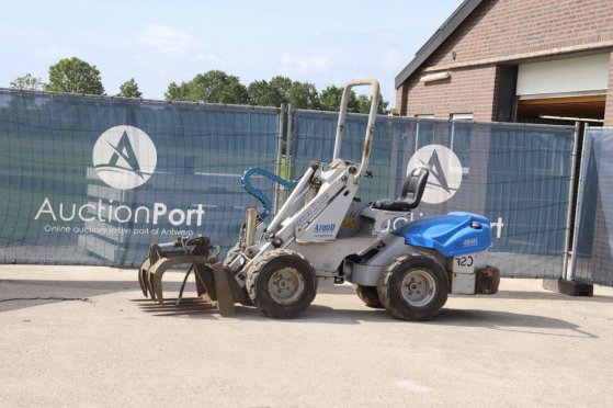 Articulated loader AgriOne A700 Diesel 22.8kW 2008 Agrione A700 2008 2 Wheel Loaders