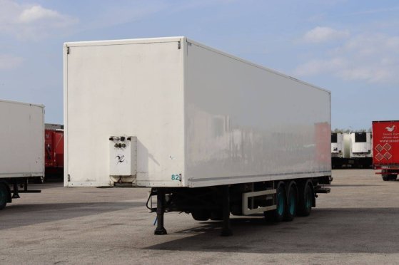 Closed Semi-Trailer Jumbo D0270SE 39500kg 2011 Jumbo D0270SE 2011 2 Box semi-trailers