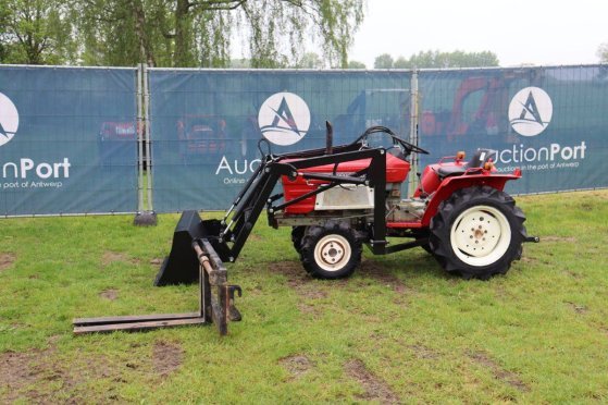Yanmar YM1602D Diesel Mini Tractor with Front Loader and Fork Head (Margin) YM1602D 2