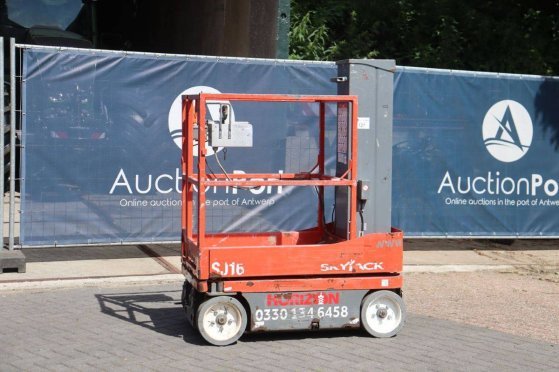 Skyjack SJ16 Electric Mast Lift 227kg 6.75m Skyjack SJ16 2