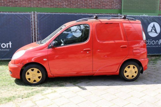 Toyota Yaris Verso 1.3 Van ATM Petrol 86hp 2003 van Yaris Verso 1.3 Van ATM 2003 2 Closed vans