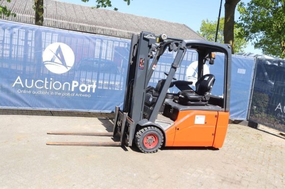 Linde E16-01 Electric Forklift 1600kg 2011 E16-01 2011 2 Forklift