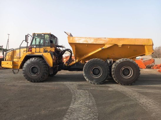 Komatsu HM400-3R (4 units available for sale in Abu Dhabi) HM400-3R (4 units available for sale in Abu Dhabi) 2017 2 Artic...