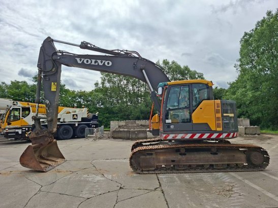 Volvo ECR235EL (+3 Buckets) ECR235EL (+3 Buckets) 2017 2 Crawler Excavators