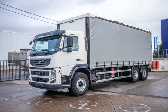 VOLVO FM 330-6x2-E5+10 pneus/tires+intarder FM 330-6x2-E5+10 pneus/tires+intarder 2010 2