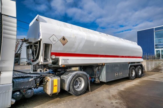 EKW EKW-ROC32T2D - 32 000 L/5 comp. EKW EKW-ROC32T2D - 32 000 L/5 comp. 1999 2 Tanker semi trailers