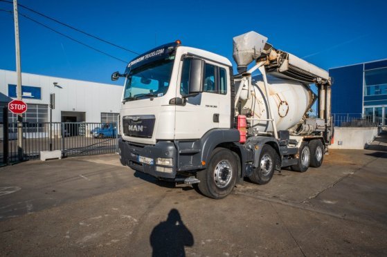 MAN TGS 32.360 BB+LIEBHERR 8m3+TAPIS THEAMS 12m TGS 32.360 BB+LIEBHERR 8m3+TAPIS THEAMS 12m 2013 2