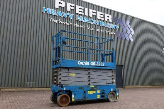 Genie GS3232 Hydraulic Outriggers, Electric, 11.75m Work GS3232 Hydraulic Outriggers, Electric, 11.75m Work 2013 2 Scissor...