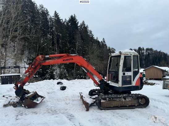 Kubota KX161-2 Tracked Excavator with Hydraulic Grading B KX161-2 Tracked Excavator with Hydraulic Grading B 2002 2 Crawle...