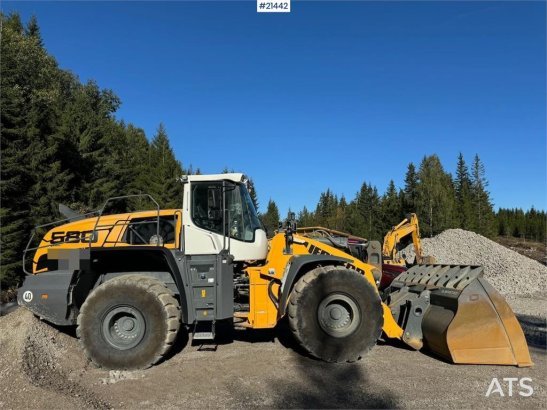 Liebherr L580 Wheel Loader w/ Bucket L580 Wheel Loader w/ Bucket 2021 2 Wheel Loaders