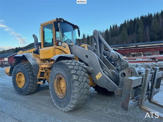 Volvo L110E Wheel Loader with Bucket WATCH VIDEO L110E Wheel Loader with Bucket WATCH VIDEO 2006 2 Wheel Loaders
