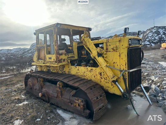 Komatsu D355-3 A dozer w/ ripper and cutter D355-3 A dozer w/ ripper and cutter 1976 2 Dozers