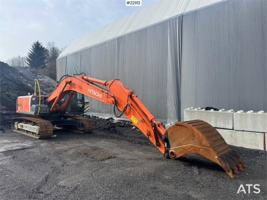 Hitachi ZX210LC-3 crawler excavator with digging bucket, g ZX210LC-3 crawler excavator with digging bucket, g 2008 2 Crawl...