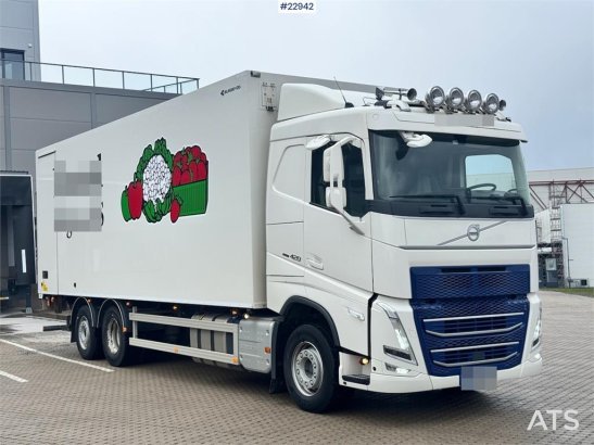 Volvo FH420 6x2 box truck with fridge/freezer unit – Bus 590 2021 2