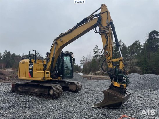 CAT 313FL crawler excavator with 2 buckets and tiltrot 26 2017 2 Crawler Excavators