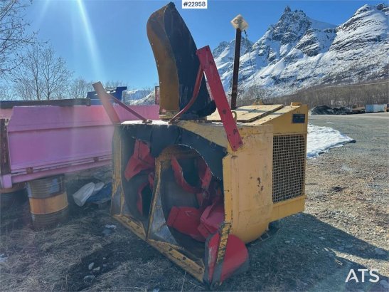 Øveraasen PW1350 Unit 2 snow blower Øveraasen PW1350 Unit 2 snow blower 1975 2