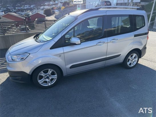 Ford Transit Courier with roof rails, chains, summer/wi Transit Courier with roof rails, chains, summer/wi 2018 2 Small Vans