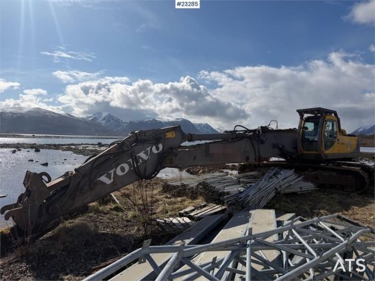 Volvo EC460LC excavator w/ 2 buckets and long boom EC460LC excavator w/ 2 buckets and long boom 2001 2