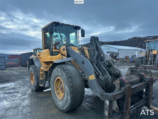 Volvo L90F wheel loader w/ Volvo gravel bucket. WATCH VI 10140 2011 2 Wheel Loaders