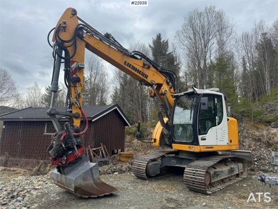 Liebherr R914 Compact crawler excavator with VA boom, 2 buc R914 Compact crawler excavator with VA boom, 2 buc 2018 2 Craw...