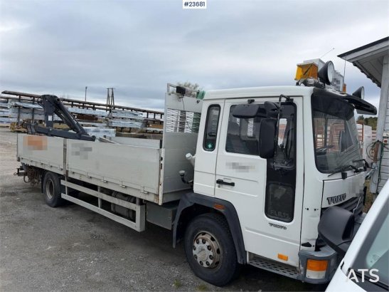 Volvo FL6 crane truck w/ 2000 HIAB 045 crane and two set FL6 crane truck w/ 2000 HIAB 045 crane and two set 1994 2 Crane t...
