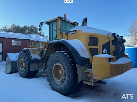 Volvo L250H Wheel Loader with bucket – gearbox needs rep L250H Wheel Loader with bucket – gearbox needs rep 2015 2 Wheel L...